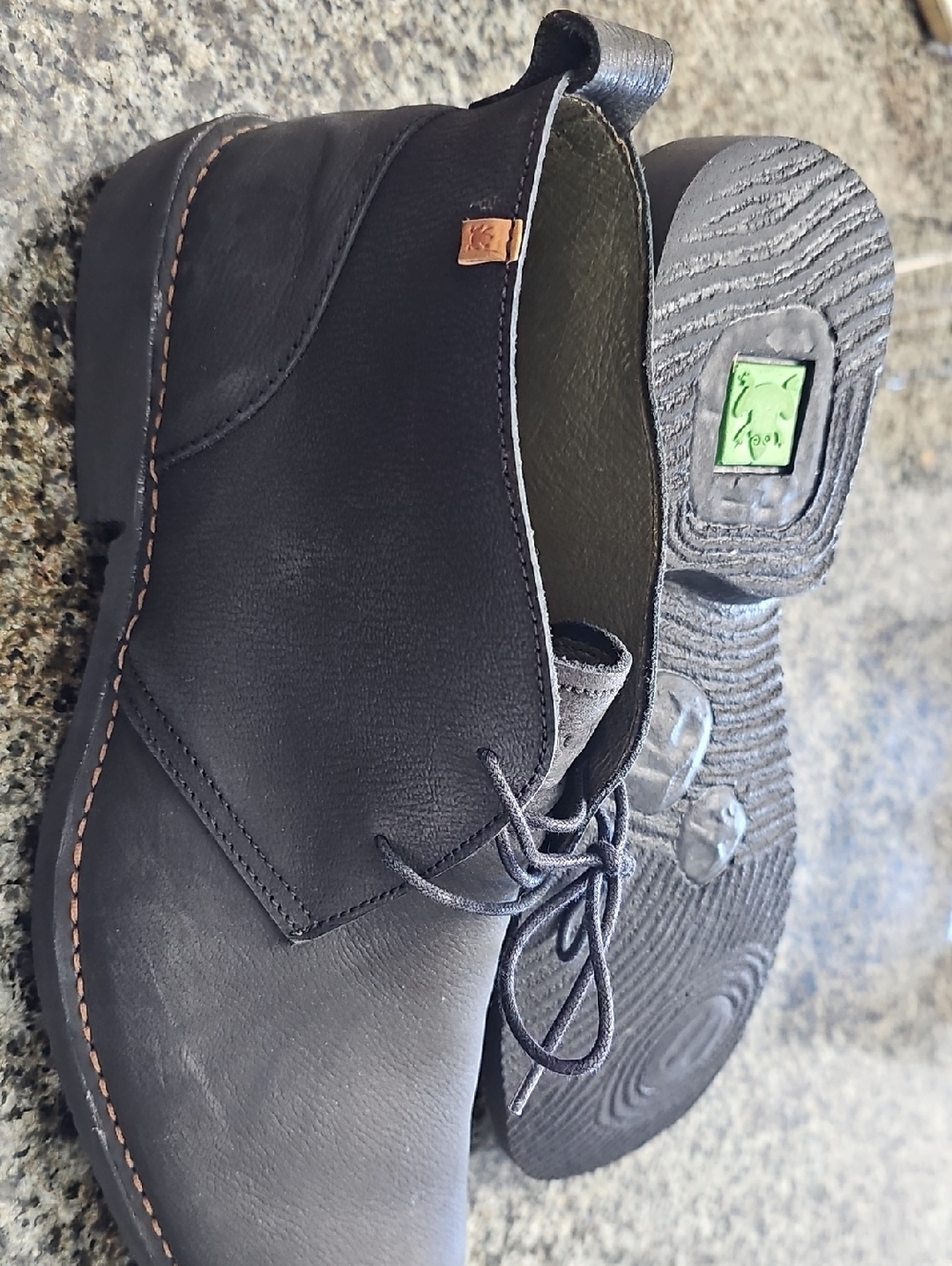 Men's Black Leather Chukka Boots with Lace-Up Closure